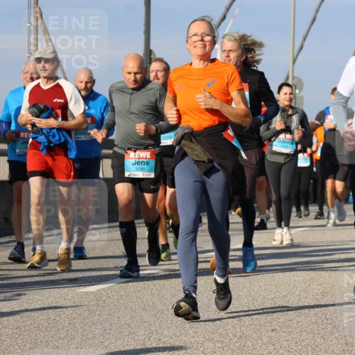03.10.2025 - Köhlbrandbrückenlauf Strokosch-Dieckow http://msf.ph/oto/9121876 03.10.2025 09:58:03 Position 2 2239, 1839, 3090, 2229, 2002 meine-sportfotos.de