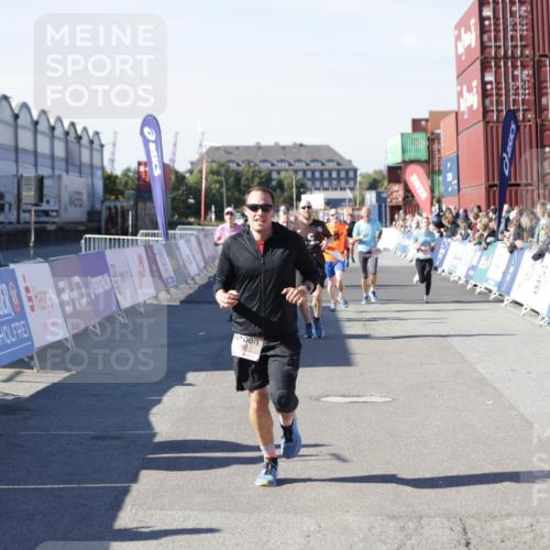 03.10.2025 - Köhlbrandbrückenlauf Jannik Wohlers http://msf.ph/oto/9121880 03.10.2025 13:04:55 Ziel 4061, 4175, 4217, 4240, 4303, 4449, 5670, 5785, 5849, 5952, 5968, 6268, 6561, 6716 meine-sportfotos.de