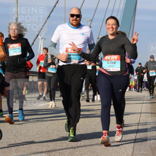03.10.2025 - Köhlbrandbrückenlauf Strokosch-Dieckow http://msf.ph/oto/9121888 03.10.2025 09:58:05 Position 2 3089, 2002, 2003 meine-sportfotos.de