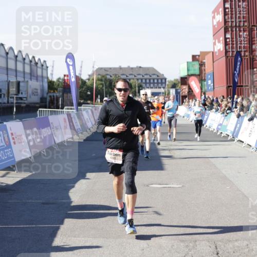 03.10.2025 - Köhlbrandbrückenlauf Jannik Wohlers http://msf.ph/oto/9121890 03.10.2025 13:04:55 Ziel 4061, 4175, 4217, 4240, 4303, 4449, 5670, 5785, 5849, 5952, 5968, 6268, 6561, 6716 meine-sportfotos.de