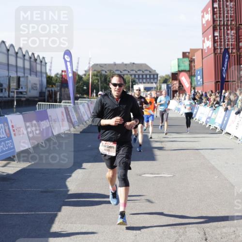 03.10.2025 - Köhlbrandbrückenlauf Jannik Wohlers http://msf.ph/oto/9121894 03.10.2025 13:04:55 Ziel 4061, 4175, 4217, 4240, 4303, 4449, 5670, 5785, 5849, 5952, 5968, 6268, 6561, 6716 meine-sportfotos.de