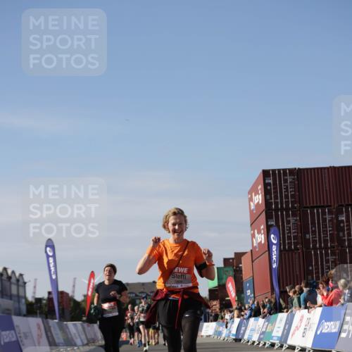 03.10.2025 - Köhlbrandbrückenlauf Jannik Wohlers http://msf.ph/oto/9121898 03.10.2025 13:36:52 Ziel 4974, 5287, 5313, 5767, 5808 meine-sportfotos.de