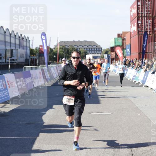 03.10.2025 - Köhlbrandbrückenlauf Jannik Wohlers http://msf.ph/oto/9121900 03.10.2025 13:04:55 Ziel 4061, 4175, 4217, 4240, 4303, 4449, 5670, 5785, 5849, 5952, 5968, 6268, 6561, 6716 meine-sportfotos.de