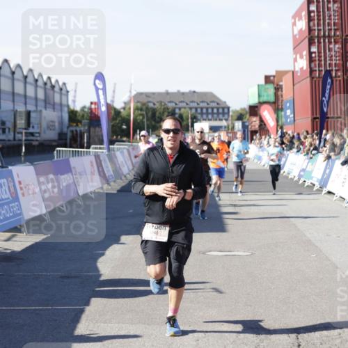 03.10.2025 - Köhlbrandbrückenlauf Jannik Wohlers http://msf.ph/oto/9121906 03.10.2025 13:04:56 Ziel 4061, 4175, 4217, 4240, 4303, 4449, 5670, 5785, 5849, 5951, 5952, 5968, 6268, 6561, 6716 meine-sportfotos.de