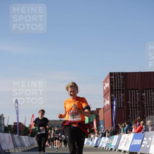 03.10.2025 - Köhlbrandbrückenlauf Jannik Wohlers http://msf.ph/oto/9121910 03.10.2025 13:36:53 Ziel 4974, 5287, 5313, 5808 meine-sportfotos.de