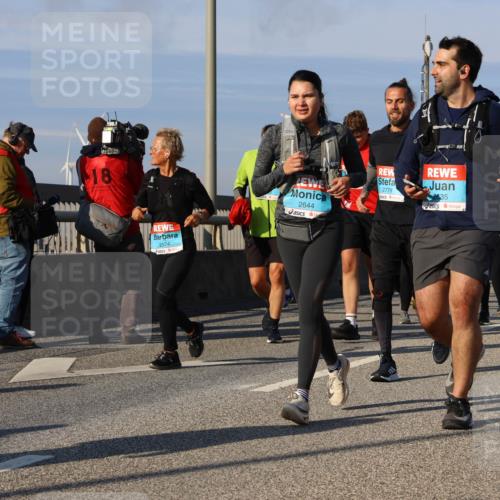 03.10.2025 - Köhlbrandbrückenlauf Strokosch-Dieckow http://msf.ph/oto/9121911 03.10.2025 09:58:10 Position 2 18, 2574, 2644, 2779, 2635 meine-sportfotos.de