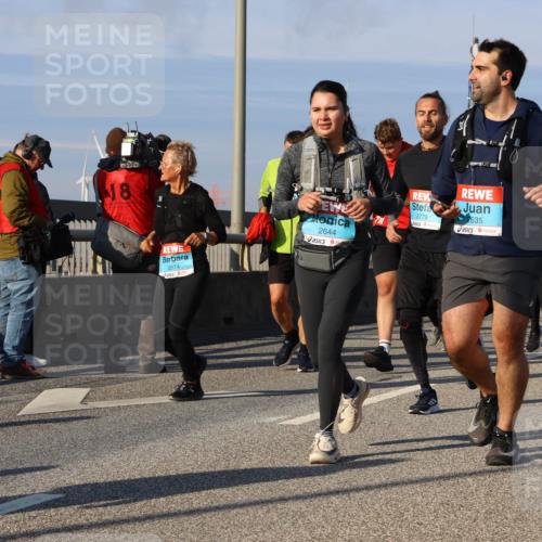 03.10.2025 - Köhlbrandbrückenlauf Strokosch-Dieckow http://msf.ph/oto/9121913 03.10.2025 09:58:10 Position 2 18, 2574, 2644, 2779, 2635 meine-sportfotos.de