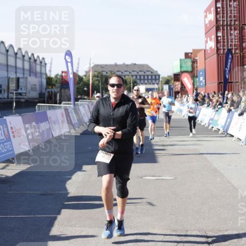 03.10.2025 - Köhlbrandbrückenlauf Jannik Wohlers http://msf.ph/oto/9121917 03.10.2025 13:04:56 Ziel 4061, 4175, 4217, 4240, 4303, 4449, 5670, 5785, 5849, 5951, 5952, 5968, 6268, 6561, 6716 meine-sportfotos.de