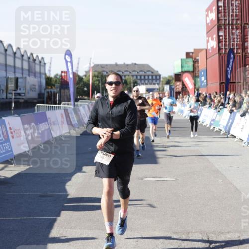 03.10.2025 - Köhlbrandbrückenlauf Jannik Wohlers http://msf.ph/oto/9121922 03.10.2025 13:04:56 Ziel 4061, 4175, 4217, 4240, 4303, 4449, 5670, 5785, 5849, 5951, 5952, 5968, 6268, 6561, 6716 meine-sportfotos.de