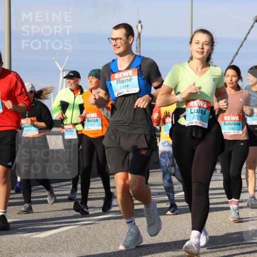 03.10.2025 - Köhlbrandbrückenlauf Strokosch-Dieckow http://msf.ph/oto/9121923 03.10.2025 09:58:11 Position 2 2632, 7, 1425, 3241, 1756, 2374, 2373, 1998, 2240 meine-sportfotos.de