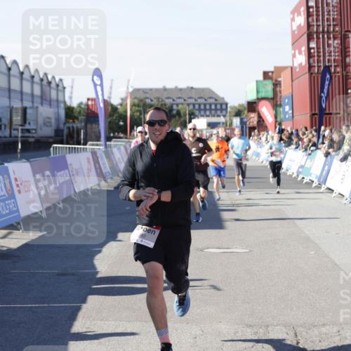 03.10.2025 - Köhlbrandbrückenlauf Jannik Wohlers http://msf.ph/oto/9121926 03.10.2025 13:04:56 Ziel 4061, 4175, 4217, 4240, 4303, 4449, 5670, 5785, 5849, 5951, 5952, 5968, 6268, 6561, 6716 meine-sportfotos.de