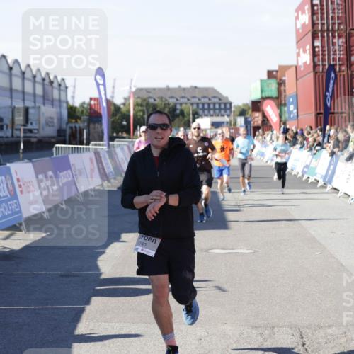 03.10.2025 - Köhlbrandbrückenlauf Jannik Wohlers http://msf.ph/oto/9121930 03.10.2025 13:04:56 Ziel 4061, 4175, 4217, 4240, 4303, 4449, 5670, 5785, 5849, 5951, 5952, 5968, 6268, 6561, 6716 meine-sportfotos.de