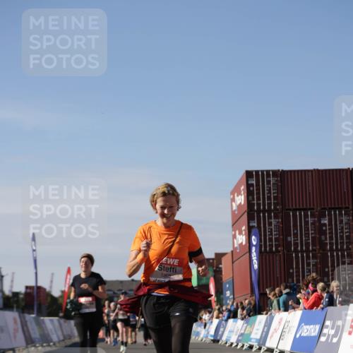 03.10.2025 - Köhlbrandbrückenlauf Jannik Wohlers http://msf.ph/oto/9121932 03.10.2025 13:36:53 Ziel 4974, 5287, 5313, 5808 meine-sportfotos.de