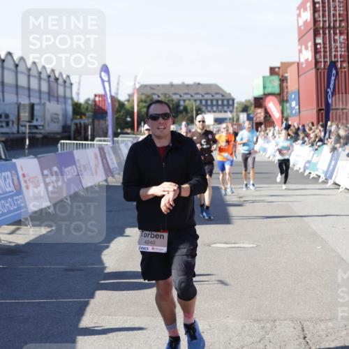 03.10.2025 - Köhlbrandbrückenlauf Jannik Wohlers http://msf.ph/oto/9121934 03.10.2025 13:04:56 Ziel 4061, 4175, 4217, 4240, 4303, 4449, 5670, 5785, 5849, 5951, 5952, 5968, 6268, 6561, 6716 meine-sportfotos.de