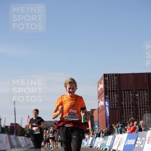 03.10.2025 - Köhlbrandbrückenlauf Jannik Wohlers http://msf.ph/oto/9121937 03.10.2025 13:36:53 Ziel 4974, 5287, 5313, 5808 meine-sportfotos.de