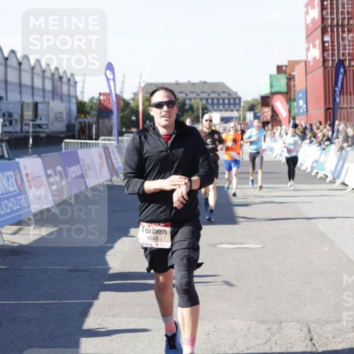 03.10.2025 - Köhlbrandbrückenlauf Jannik Wohlers http://msf.ph/oto/9121939 03.10.2025 13:04:56 Ziel 4061, 4175, 4217, 4240, 4303, 4449, 5670, 5785, 5849, 5951, 5952, 5968, 6268, 6561, 6716 meine-sportfotos.de