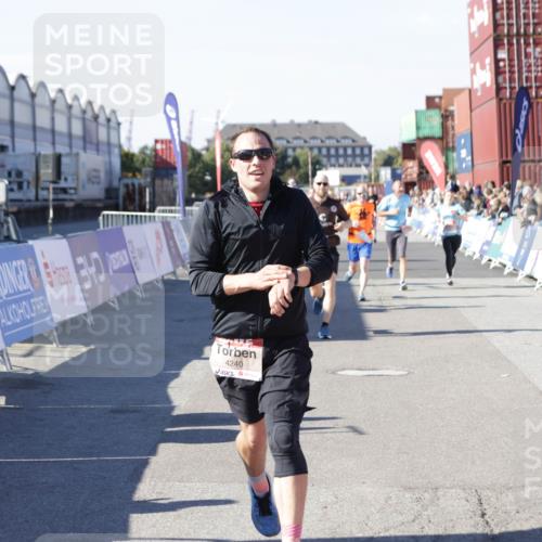 03.10.2025 - Köhlbrandbrückenlauf Jannik Wohlers http://msf.ph/oto/9121945 03.10.2025 13:04:56 Ziel 4061, 4175, 4217, 4240, 4303, 4449, 5670, 5785, 5849, 5951, 5952, 5968, 6268, 6561, 6716 meine-sportfotos.de