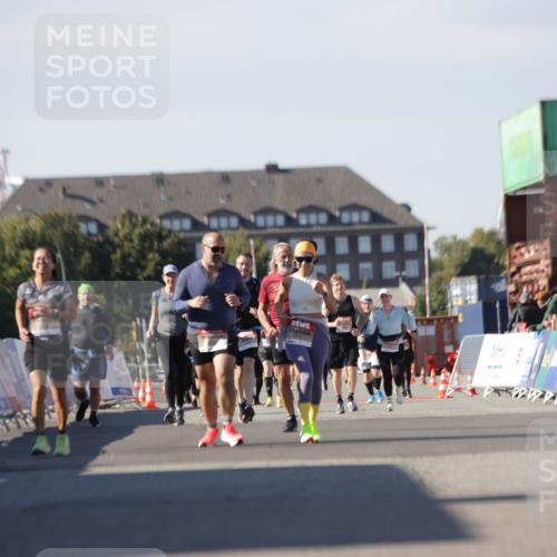 03.10.2025 - Köhlbrandbrückenlauf Jannik Wohlers http://msf.ph/oto/9121952 03.10.2025 13:39:05 Ziel 5584, 6030 meine-sportfotos.de
