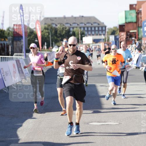 03.10.2025 - Köhlbrandbrückenlauf Jannik Wohlers http://msf.ph/oto/9121954 03.10.2025 13:04:58 Ziel 4061, 4175, 4217, 4240, 4449, 4751, 5670, 5785, 5849, 5951, 5952, 6268, 6561, 6716 meine-sportfotos.de