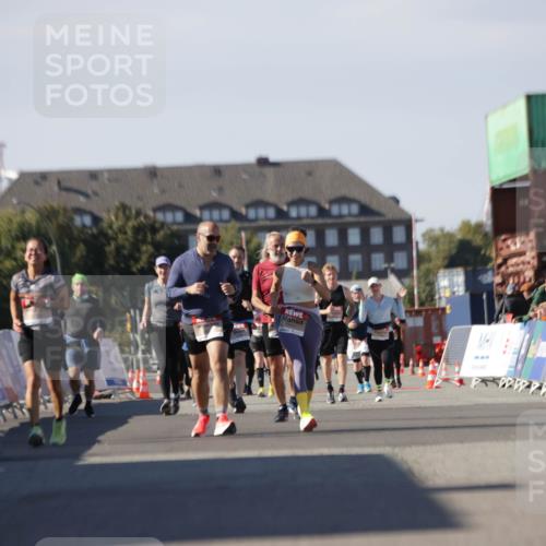 03.10.2025 - Köhlbrandbrückenlauf Jannik Wohlers http://msf.ph/oto/9121957 03.10.2025 13:39:05 Ziel 5584, 6030 meine-sportfotos.de