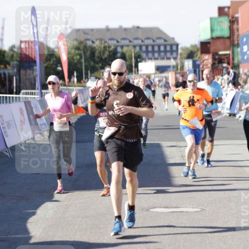 03.10.2025 - Köhlbrandbrückenlauf Jannik Wohlers http://msf.ph/oto/9121959 03.10.2025 13:04:58 Ziel 4061, 4175, 4217, 4240, 4449, 4751, 5670, 5785, 5849, 5951, 5952, 6268, 6561, 6716 meine-sportfotos.de