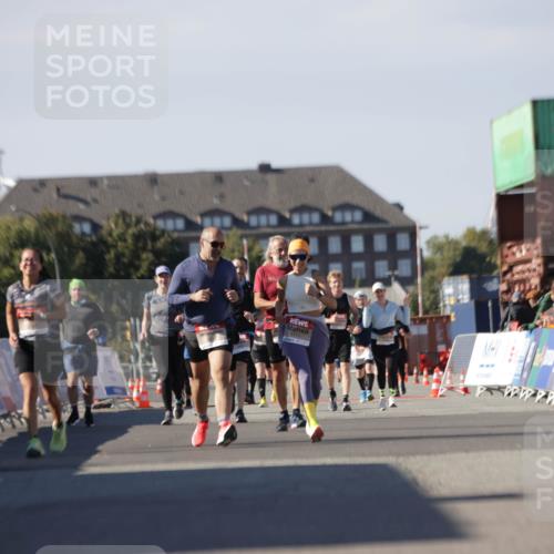 03.10.2025 - Köhlbrandbrückenlauf Jannik Wohlers http://msf.ph/oto/9121963 03.10.2025 13:39:05 Ziel 5584, 6030 meine-sportfotos.de