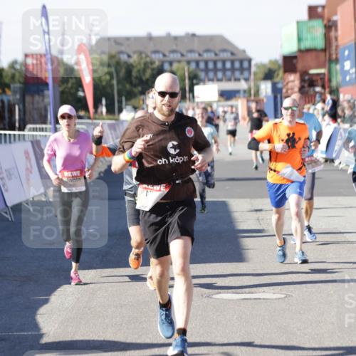 03.10.2025 - Köhlbrandbrückenlauf Jannik Wohlers http://msf.ph/oto/9121998 03.10.2025 13:04:58 Ziel 4061, 4175, 4217, 4240, 4449, 4751, 5670, 5785, 5849, 5951, 5952, 6268, 6561, 6716 meine-sportfotos.de