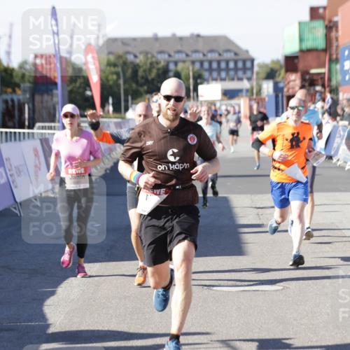 03.10.2025 - Köhlbrandbrückenlauf Jannik Wohlers http://msf.ph/oto/9122003 03.10.2025 13:04:58 Ziel 4061, 4175, 4217, 4240, 4449, 4751, 5670, 5785, 5849, 5951, 5952, 6268, 6561, 6716 meine-sportfotos.de