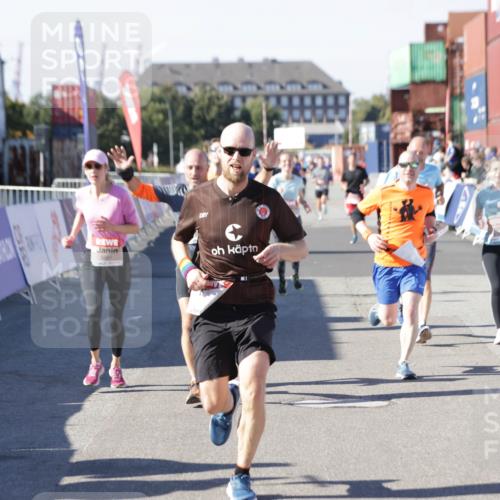 03.10.2025 - Köhlbrandbrückenlauf Jannik Wohlers http://msf.ph/oto/9122006 03.10.2025 13:04:58 Ziel 4061, 4175, 4217, 4240, 4449, 4751, 5670, 5785, 5849, 5951, 5952, 6268, 6561, 6716 meine-sportfotos.de