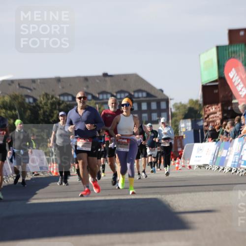03.10.2025 - Köhlbrandbrückenlauf Jannik Wohlers http://msf.ph/oto/9122020 03.10.2025 13:39:07 Ziel 5584, 6030 meine-sportfotos.de