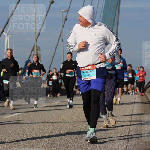 03.10.2025 - Köhlbrandbrückenlauf Strokosch-Dieckow http://msf.ph/oto/9122028 03.10.2025 09:58:30 Position 2 1927, 729 meine-sportfotos.de