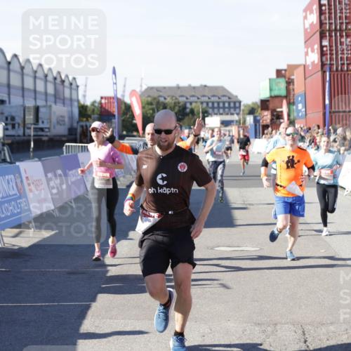 03.10.2025 - Köhlbrandbrückenlauf Jannik Wohlers http://msf.ph/oto/9122033 03.10.2025 13:04:59 Ziel 4061, 4175, 4217, 4240, 4751, 5670, 5785, 5951, 5952, 6561, 6716, 6719 meine-sportfotos.de