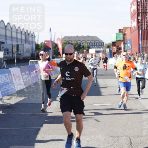 03.10.2025 - Köhlbrandbrückenlauf Jannik Wohlers http://msf.ph/oto/9122037 03.10.2025 13:04:59 Ziel 4061, 4175, 4217, 4240, 4751, 5670, 5785, 5951, 5952, 6561, 6716, 6719 meine-sportfotos.de
