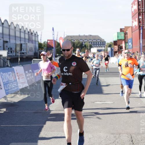 03.10.2025 - Köhlbrandbrückenlauf Jannik Wohlers http://msf.ph/oto/9122041 03.10.2025 13:04:59 Ziel 4061, 4175, 4217, 4240, 4751, 5670, 5785, 5951, 5952, 6561, 6716, 6719 meine-sportfotos.de