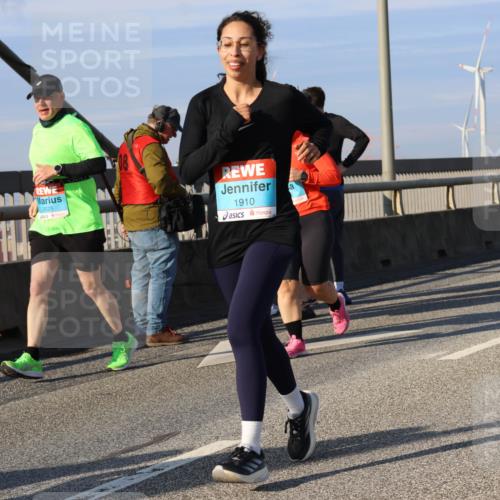 03.10.2025 - Köhlbrandbrückenlauf Strokosch-Dieckow http://msf.ph/oto/9122046 03.10.2025 09:58:32 Position 2 2525, 1910 meine-sportfotos.de