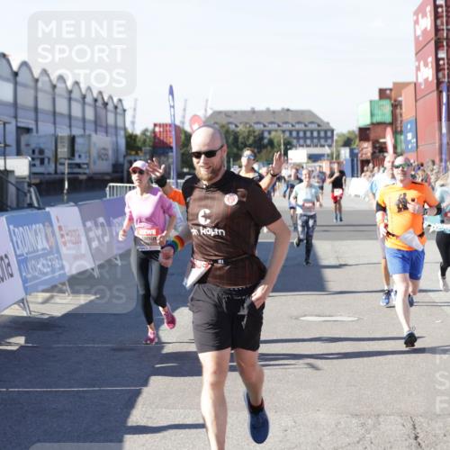 03.10.2025 - Köhlbrandbrückenlauf Jannik Wohlers http://msf.ph/oto/9122048 03.10.2025 13:04:59 Ziel 4061, 4175, 4217, 4240, 4751, 5670, 5785, 5951, 5952, 6561, 6716, 6719 meine-sportfotos.de
