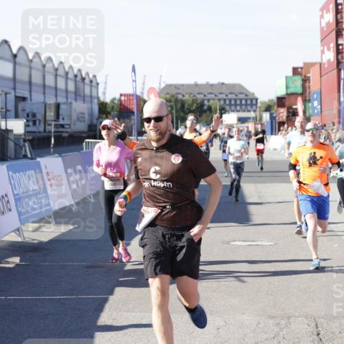 03.10.2025 - Köhlbrandbrückenlauf Jannik Wohlers http://msf.ph/oto/9122055 03.10.2025 13:04:59 Ziel 4061, 4175, 4217, 4240, 4751, 5670, 5785, 5951, 5952, 6561, 6716, 6719 meine-sportfotos.de