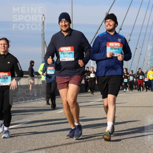 03.10.2025 - Köhlbrandbrückenlauf Strokosch-Dieckow http://msf.ph/oto/9122069 03.10.2025 09:58:37 Position 2 2237, 2351, 2371 meine-sportfotos.de