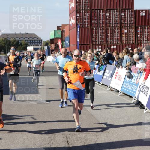 03.10.2025 - Köhlbrandbrückenlauf Jannik Wohlers http://msf.ph/oto/9122073 03.10.2025 13:05:00 Ziel 4175, 4217, 4240, 4751, 5670, 5785, 5951, 5952, 6561, 6719 meine-sportfotos.de