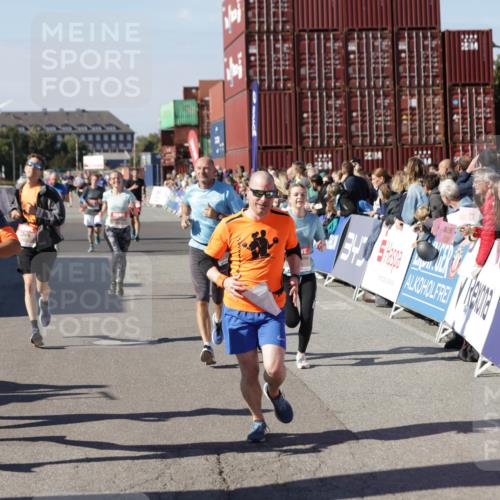 03.10.2025 - Köhlbrandbrückenlauf Jannik Wohlers http://msf.ph/oto/9122081 03.10.2025 13:05:00 Ziel 4175, 4217, 4240, 4751, 5670, 5785, 5951, 5952, 6561, 6719 meine-sportfotos.de