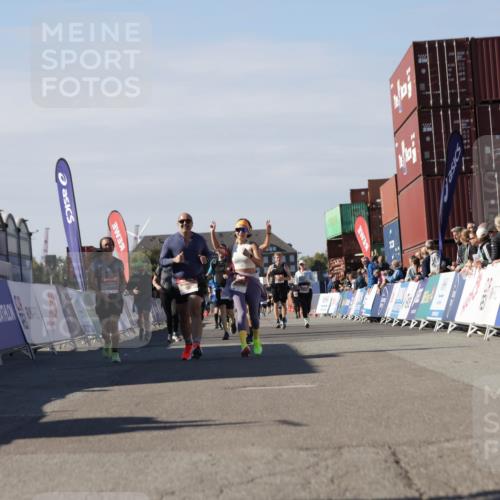 03.10.2025 - Köhlbrandbrückenlauf Jannik Wohlers http://msf.ph/oto/9122084 03.10.2025 13:39:11 Ziel 4531, 5111, 5766 meine-sportfotos.de