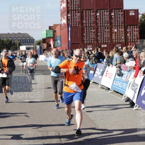 03.10.2025 - Köhlbrandbrückenlauf Jannik Wohlers http://msf.ph/oto/9122091 03.10.2025 13:05:00 Ziel 4175, 4217, 4240, 4751, 5670, 5785, 5951, 5952, 6561, 6719 meine-sportfotos.de