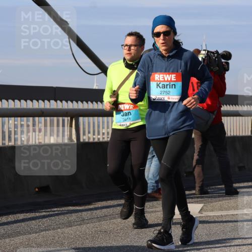 03.10.2025 - Köhlbrandbrückenlauf Strokosch-Dieckow http://msf.ph/oto/9122092 03.10.2025 09:58:41 Position 2 100, 2618, 2752 meine-sportfotos.de