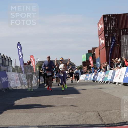 03.10.2025 - Köhlbrandbrückenlauf Jannik Wohlers http://msf.ph/oto/9122094 03.10.2025 13:39:11 Ziel 4531, 5111, 5766 meine-sportfotos.de