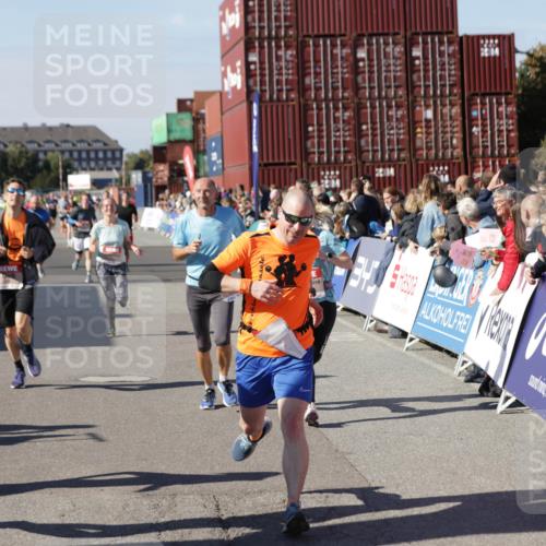 03.10.2025 - Köhlbrandbrückenlauf Jannik Wohlers http://msf.ph/oto/9122097 03.10.2025 13:05:00 Ziel 4175, 4217, 4240, 4751, 5670, 5785, 5951, 5952, 6561, 6719 meine-sportfotos.de