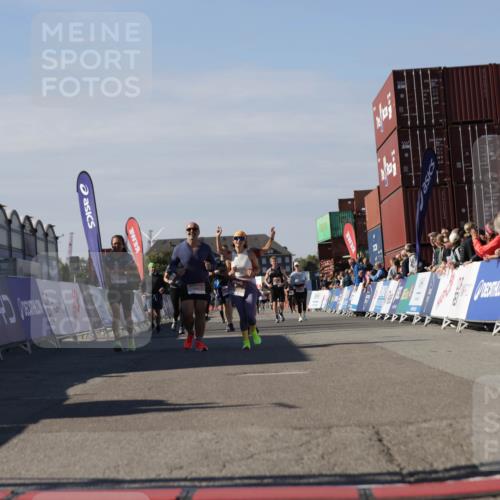03.10.2025 - Köhlbrandbrückenlauf Jannik Wohlers http://msf.ph/oto/9122105 03.10.2025 13:39:11 Ziel 4531, 5111, 5766 meine-sportfotos.de