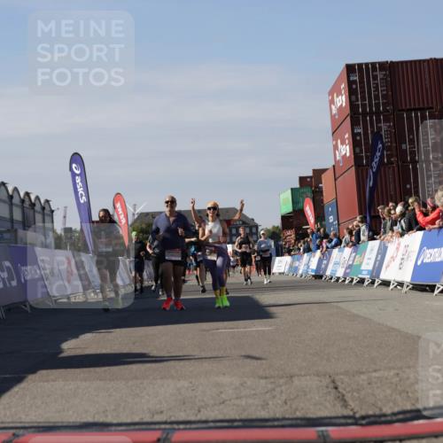 03.10.2025 - Köhlbrandbrückenlauf Jannik Wohlers http://msf.ph/oto/9122110 03.10.2025 13:39:11 Ziel 4531, 5111, 5766 meine-sportfotos.de