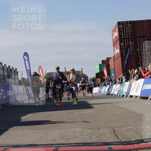 03.10.2025 - Köhlbrandbrückenlauf Jannik Wohlers http://msf.ph/oto/9122115 03.10.2025 13:39:11 Ziel 4531, 5111, 5766 meine-sportfotos.de