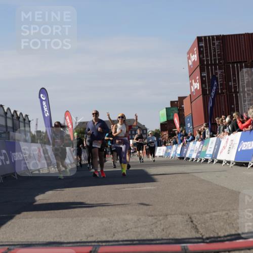 03.10.2025 - Köhlbrandbrückenlauf Jannik Wohlers http://msf.ph/oto/9122118 03.10.2025 13:39:11 Ziel 4531, 5111, 5766 meine-sportfotos.de