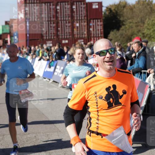 03.10.2025 - Köhlbrandbrückenlauf Jannik Wohlers http://msf.ph/oto/9122130 03.10.2025 13:05:01 Ziel 4098, 4175, 4217, 4240, 4256, 4751, 5670, 5785, 5951, 5952, 6561, 6719 meine-sportfotos.de
